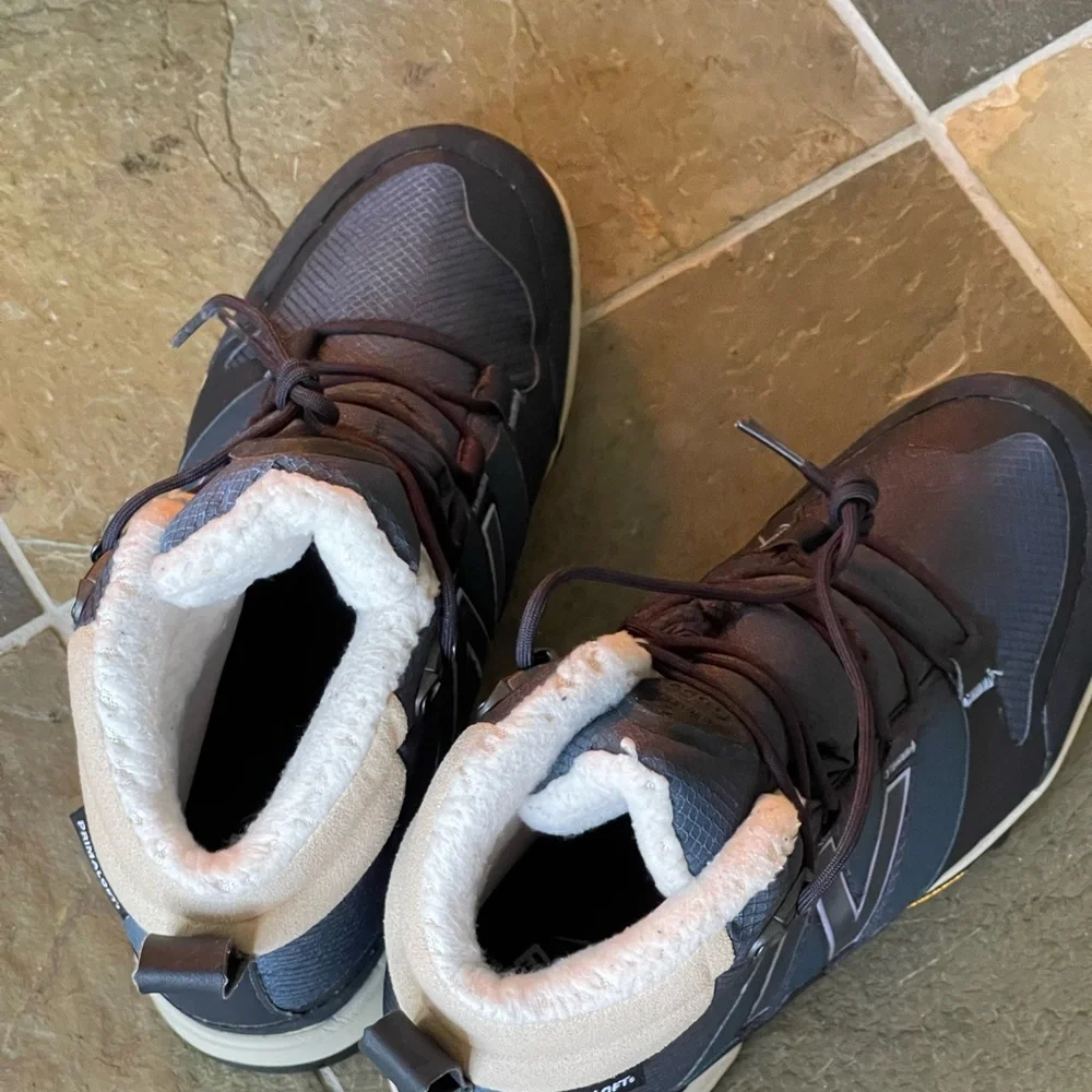 NEW BALANCE WINTER HIKING BOOT IN NAVY - Picture 6 of 16